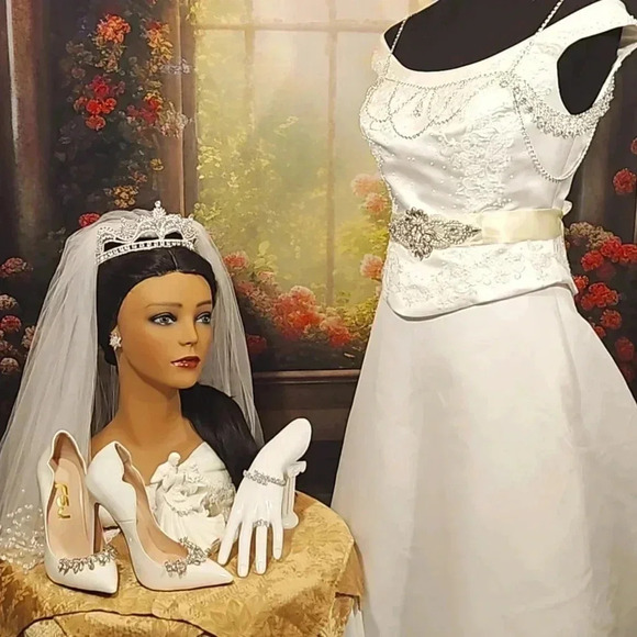 Starburst is a unique one-of-a-kind 6 pc tiara and ensemble - Picture 1 of 11